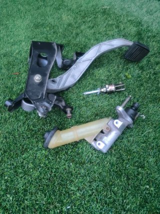 Pedal y bomba embrague Toyota Supra