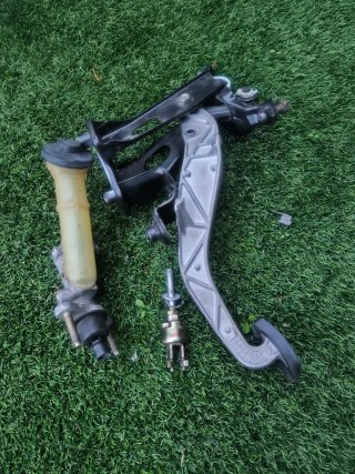 Pedal y bomba embrague Toyota Supra