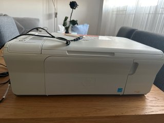 Impresora HP Deskjet con cable