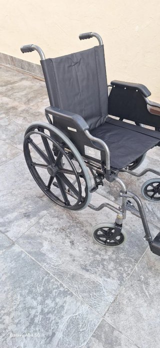 Silla de ruedas como nueva.
