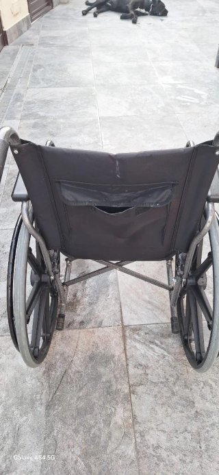 Silla de ruedas como nueva.