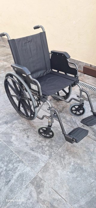 Silla de ruedas como nueva.