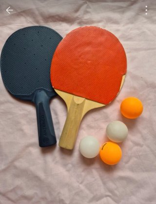 Pack 2 palas y 4 pelotas ping pong