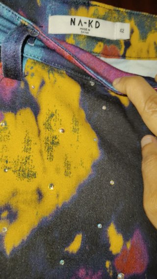 Pantalones estampados con pedrería