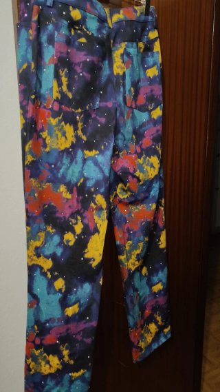 Pantalones estampados con pedrería