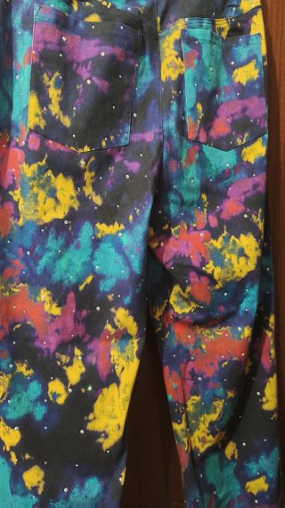 Pantalones estampados con pedrería