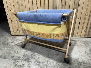 MOISÉS / CUNA DE BEBÉ CON RUEDAS Y COLCHÓN