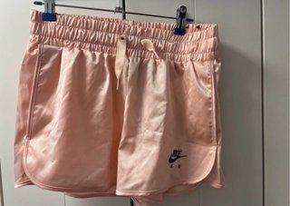 Pantalones cortos Nike Air rosa satinados