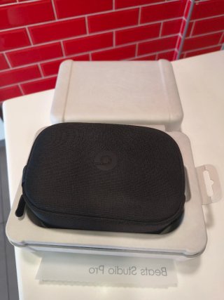 Beats Studio Pro Beige/Negro