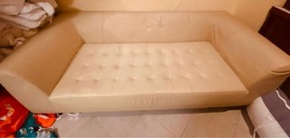 Vendo sofá  de piel. Asiento tipo chester