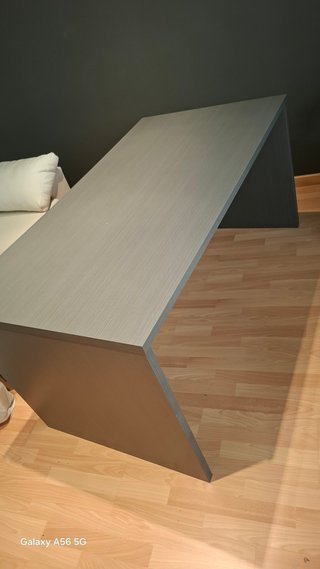 Escritorio gris/marrón sin usar