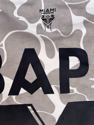 Camiseta Miami x Bape