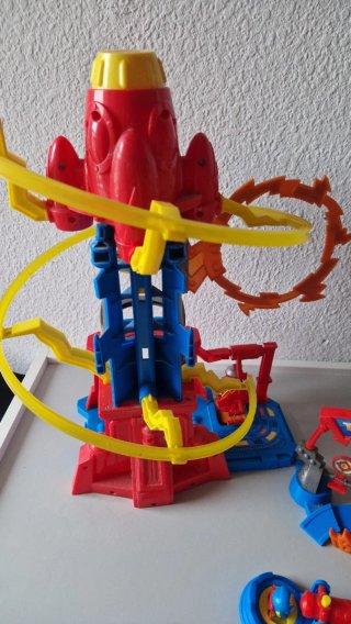 Superthings training tower Torre de Entrenamiento