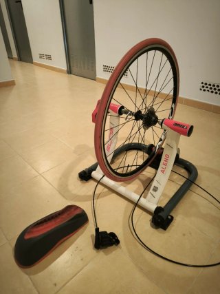 Rodillo Elite con rueda para bicicleta