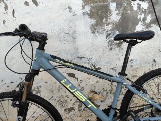 bicicleta de montaña rígida WST Cosmo 7121