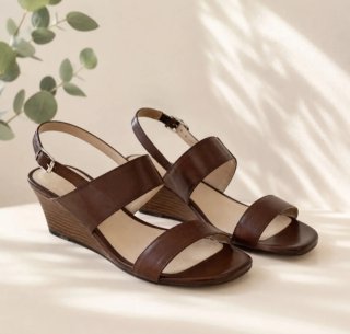 Sandalias de cuña marrones