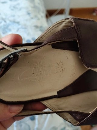 Sandalias de cuña marrones
