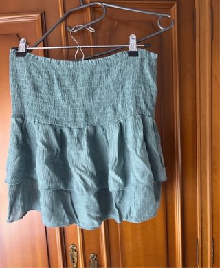Falda verde con volantes