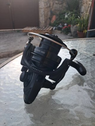 Carrete Daiwa BX Negro 3000