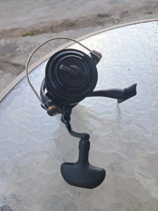 Carrete Daiwa BX Negro 3000