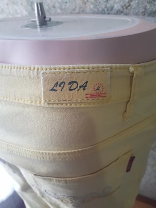 Pantalones capri amarillos talla XL