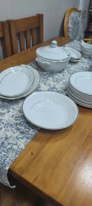 Vajilla porcelana blanca con borde dorado