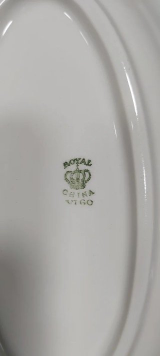 Vajilla porcelana blanca con borde dorado