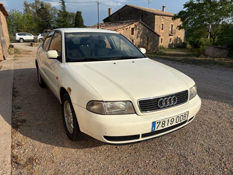 Audi A4 1.8T (motor roto) - foto 1