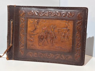 Álbum cuero repujado Quijote antiguo