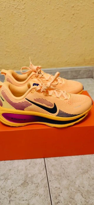 Nike Vomero 18 Naranja/Morado Talla 39