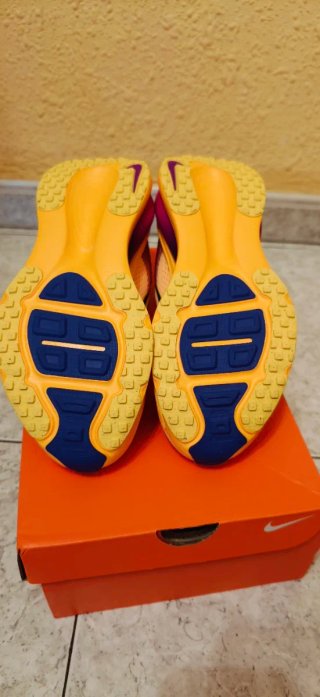 Nike Vomero 18 Naranja/Morado Talla 39