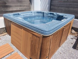 Jacuzzi exterior madera y plástico