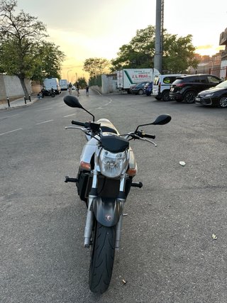 Suzuki GSR600 Naked Plata
