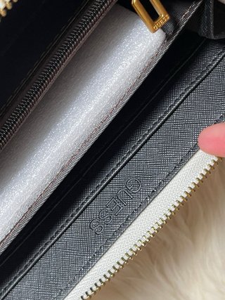 Monedero Guess rosa