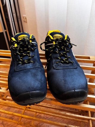 Zapatos de seguridad Diadora azul y amarillo