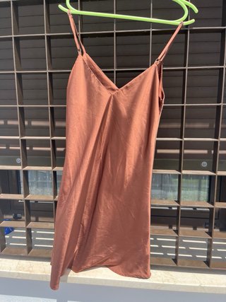 Vestido marrón Stradivarius