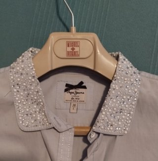 Camisa Pepe Jeans azul claro con cuello adornado