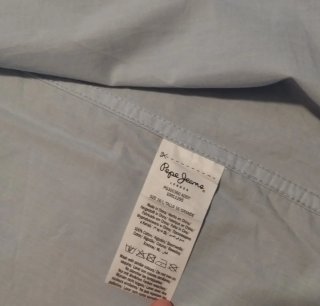 Camisa Pepe Jeans azul claro con cuello adornado
