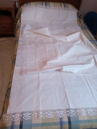 Toallas o cortinas con encaje bolillos artesanal