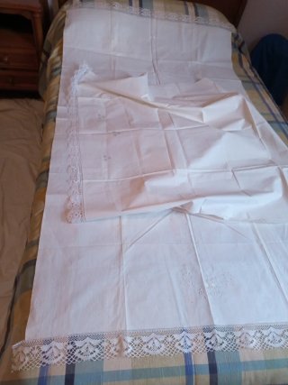 Toallas o cortinas con encaje bolillos artesanal