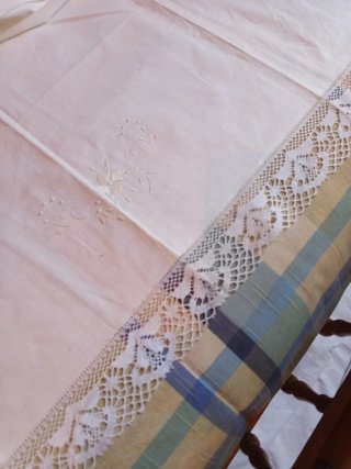 Toallas o cortinas con encaje bolillos artesanal