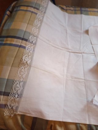 Toallas o cortinas con encaje bolillos artesanal