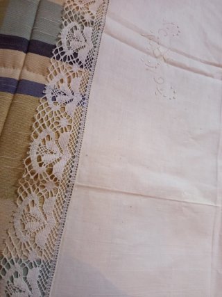 Toallas o cortinas con encaje bolillos artesanal