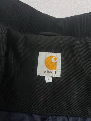 Chaqueta Carhartt negra workwear cuello de pana