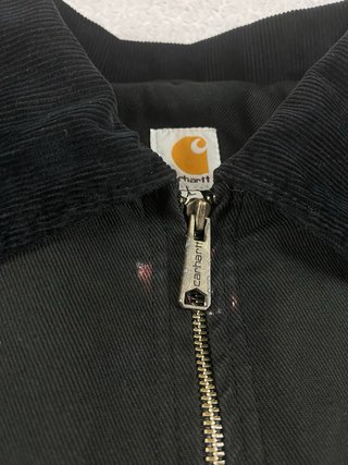 Chaqueta Carhartt negra workwear cuello de pana