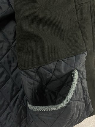Chaqueta Carhartt negra workwear cuello de pana