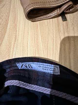 Jogger tartán hombre negro y rojo
