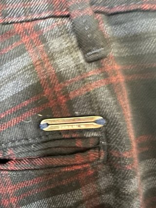 Jogger tartán hombre negro y rojo