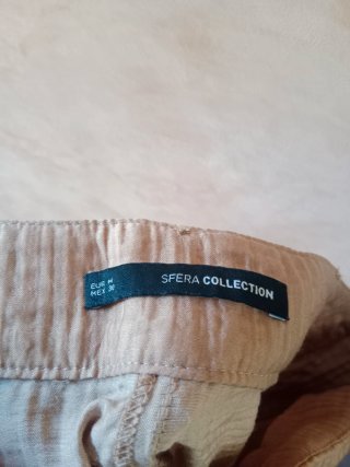 Pantalón con textura color cámel dorado oscuro