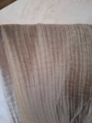 Pantalón con textura color cámel dorado oscuro